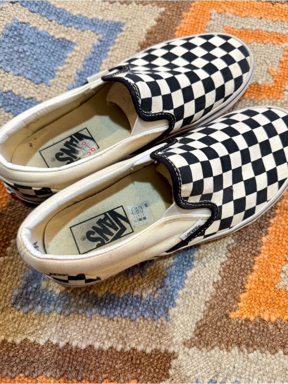 Vans slip on unisex shoes size 6 men’s; 7.5 women’s